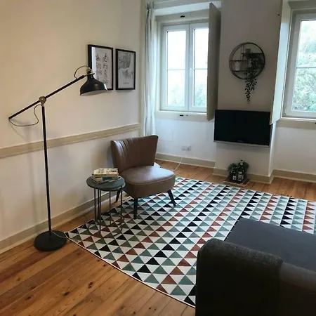 New! Charming Flat At Great Location! 아파트